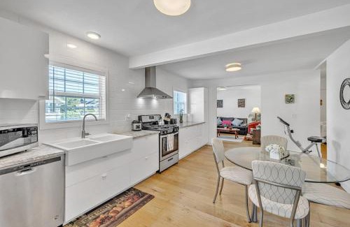 Royal Oak Apartment | Executive Suite - Prime Location - Sleeps 6