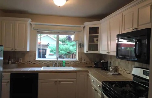 Arden-Arcade House | Executive Traveler's Retreat