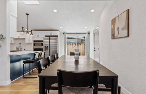 Sunnyvale House | Exhale in Sunnyvale: A Cozy Modern Haven