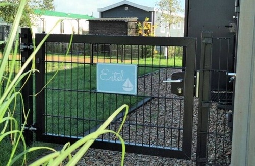 Enkhuizen House | Exklusives 6-personen Chalet Estel mit Großem, Eingezäunten Garten am Ijsselmeer