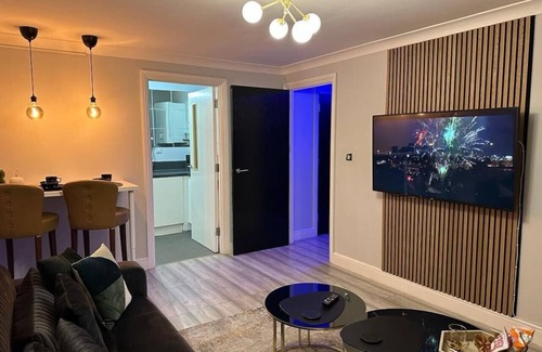 The Westside Apartment | Exotic Jacuzzi Apartment