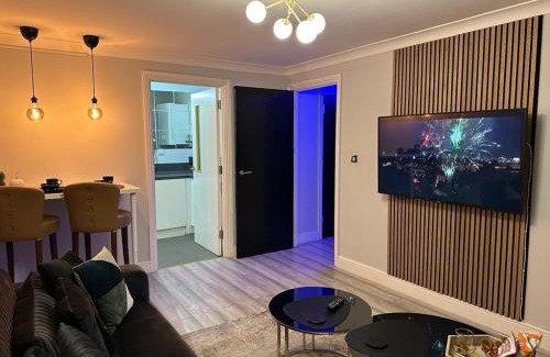 The Westside Apartment | Exotic Jacuzzi Apartment with Balcony and Parking