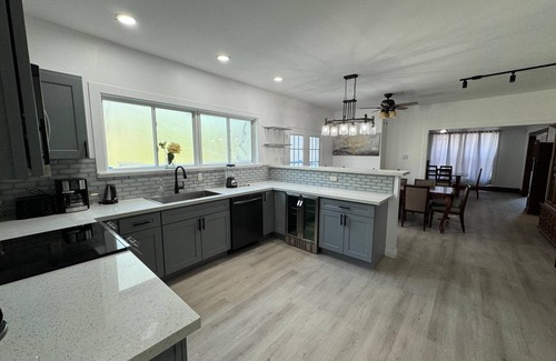 Raleigh House | Expansive 10-Bedroom Southern Estate – 18 Beds, 6 Baths, Pool & More