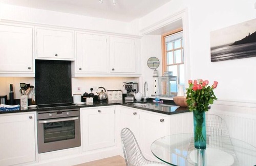 Chillington Apartment | Expansive sea & lighthouse views. Luxury apartment on Devon clifftop NOW 15% OFF