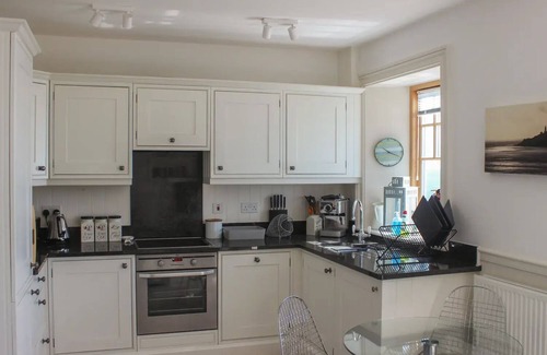 Chillington Apartment | Expansive sea & lighthouse views. Luxury apartment on Devon clifftop NOW 15% OFF