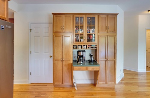 East Greenbush Cottage | Expansive Upstate Home w/Home Theater!