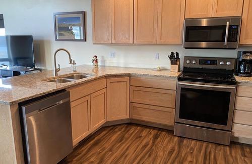 Manson House | Expansive views, hot tub, & kid friendly! Perfect for multiple families!