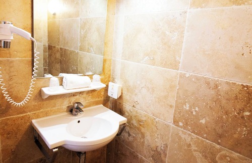 Six-Fours-les-Plages Hotel | Experience Six Fours Les Plages in Style! Pets are Welcome Here!