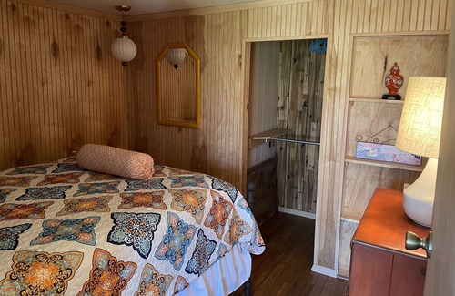 Vincent House | Experience Country Living at Hilltop Haven Vacation Home Rental. Pet free home.
