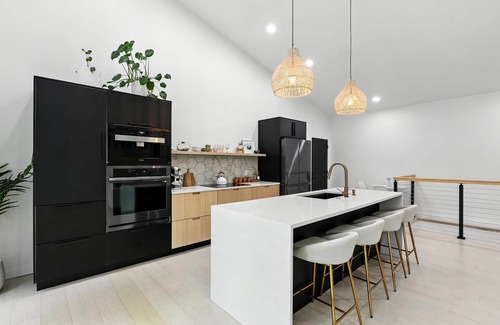 Fremont House | Experience Happie Space on Snow Lake, a Cozy Lakefront Retreat with Privacy