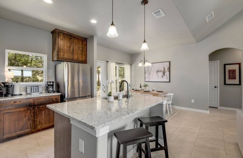 Canyon Lake Cottage | Experience hill country life & relax! Family & Pet Friendly near Canyon Lake.