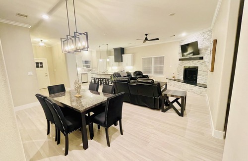 Kemah House | Experience Kemah in Luxury!nGorgeous, custom, brand new 3 bedroom with 3.5 baths