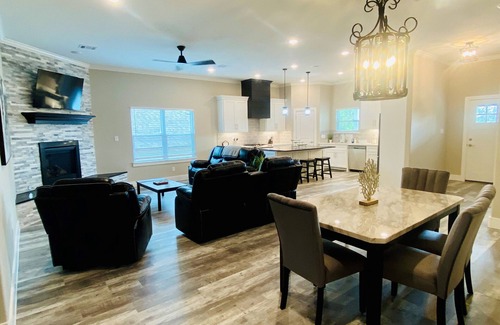 Kemah House | Experience Kemah in Luxury!nGorgeous, custom, brand new 3 bedroom with 3.5 baths