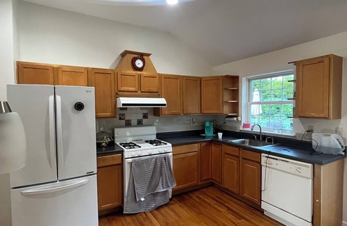 Monroe House | Experience luxury shopping paradise! 4-Bedroom Home & 7 mins to Woodbury Commons