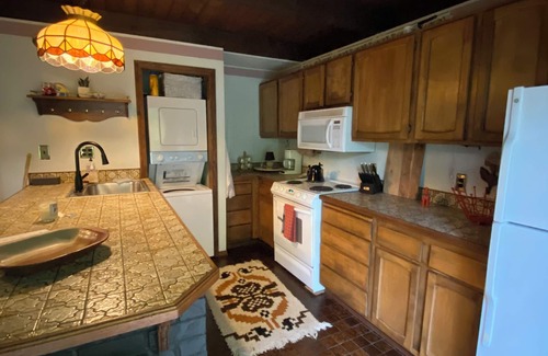 Mount Hood Village Cabin | Experience Moonshadow - Fresh & fun chalet on Mt. Hood. 10 minutes to Ski Bowl!