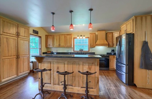 McArthur Cabin | Experience nature at your doorstep! Four bedroom cabin near Hocking Hills