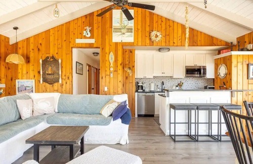 Culloden Shores House | Experience quaint seaside living in this charming Montauk home with a Lux.