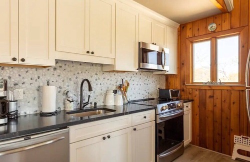 Culloden Shores House | Experience quaint seaside living in this charming Montauk home with a Lux.