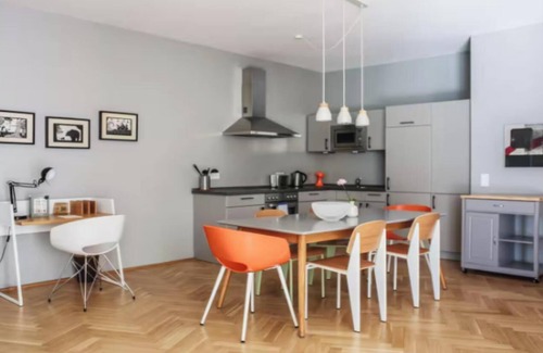 Mitte Apartment | Experience Refined Living in a Fully Renovated Berlin-Mitte Residence