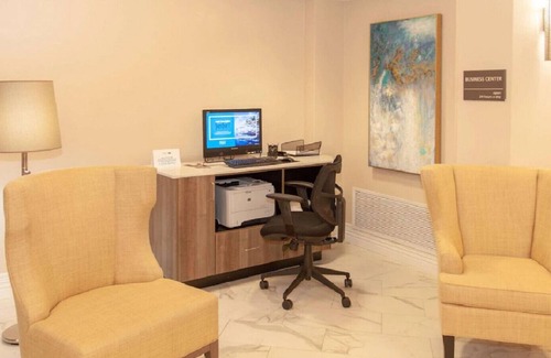 Jackson House | Experience Seamless & Comfort! With Gym, Pool