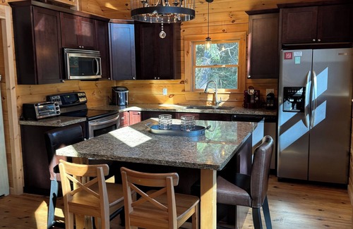 Ryerson Cottage | Experience the beauty of Ontario’s cottage country on Horn Lake.