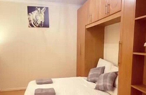 Chelsea Riverside Apartment | Experience the Heart of London from Our Charming Studio Apartment in SW10