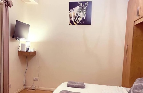 Chelsea Riverside Apartment | Experience the Heart of London from Our Charming Studio Apartment in SW10