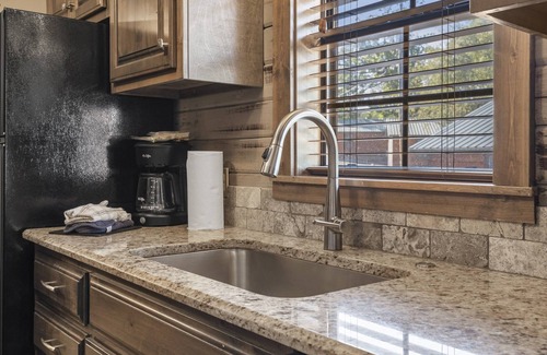 Indian Point Villa | Experience the Lake Life in this Beautiful Cabin - Indian Point (C20)