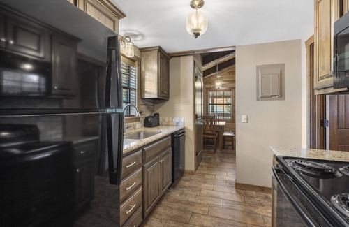 Indian Point Villa | Experience the Lake Life in this Beautiful Cabin - Indian Point (C20)