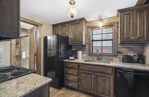 Indian Point Villa | Experience the Lake Life in this Beautiful Cabin - Indian Point (C20)