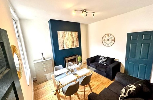 Liverpool House | Experience the ultimate relaxation in this charming 3 bedroom in L8 area