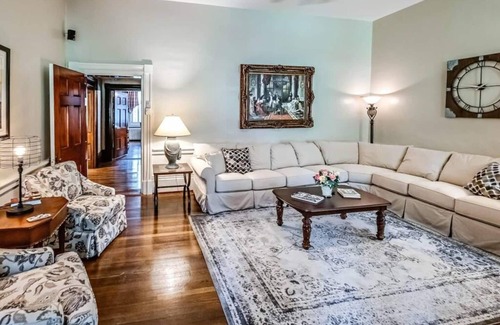 Tazewell House | Experience the vibrant Nelle May Room at the historic Litz Mansion in Tazewell, VA