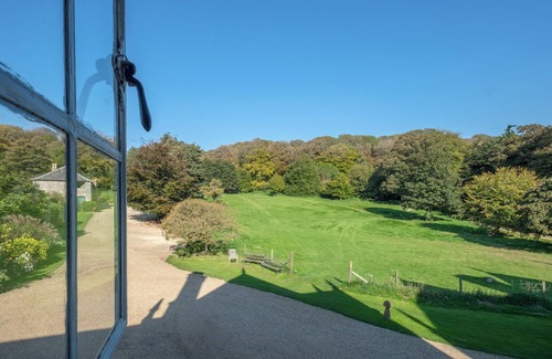 Shorwell House | Experience this 7-bedroom, self-contained wing of a magnificent Jacobean manor