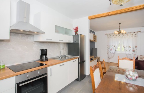 Drnis House | Experience VILLAGE LIFE - Jokini dvori with pool, fully fenced