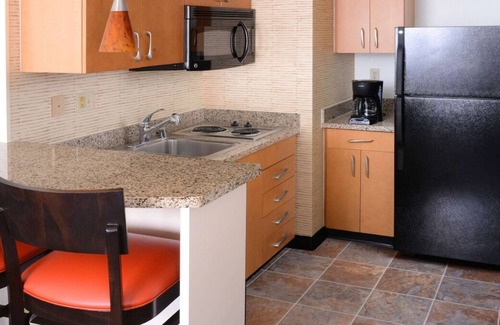 North Dallas Apartment | Explore Dallas! 2 Relaxing Units W/ Full Kitchens & FREE Parking! Pets Allowed!