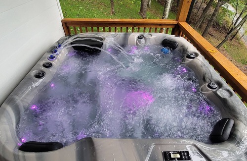 Burnsville House | Explore our Modern 4BR—stylish, pet-friendly, and perfect for comfortable travel