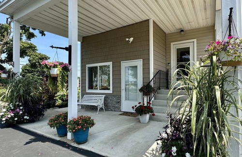 Marblehead Apartment | Explore, Relax, Repeat in Marblehead