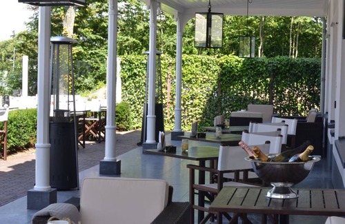 Ouddorp Hotel | Explore Scenic Trails and Coastal Charm from Your Stylish Stay! Free Breakfast