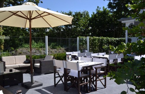 Ouddorp Hotel | Explore Scenic Trails and Coastal Charm from Your Stylish Stay! Free Breakfast