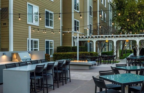 Newark House | Explore the Bay Area !