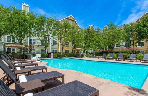 Newark House | Explore the Bay Area !