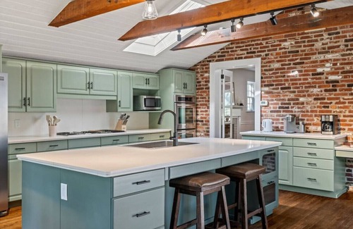 Newtown Square Apartment | Explore the Best of Both Worlds