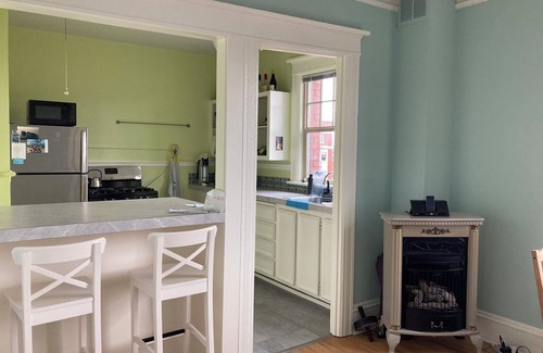 Nob Hill Apartment | Explore the best of Portland from your spacious apartment in historic building