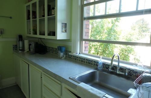 Nob Hill Apartment | Explore the best of Portland from your spacious apartment in historic building