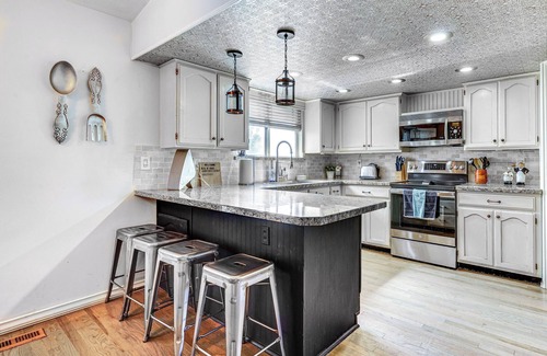 Sandy House | Explore the Wasatch: Home Near Cottonwood Canyons