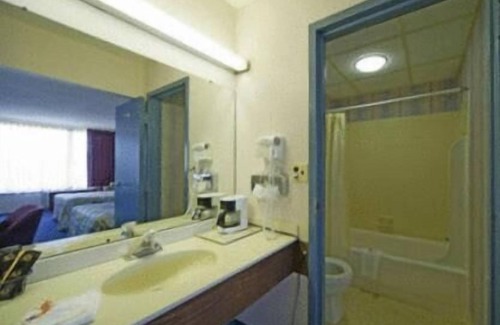 Sandston Hotel | Express Airport Inn