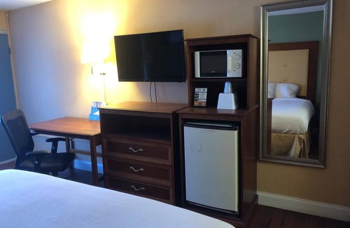 Sandston Hotel | Express Airport Inn