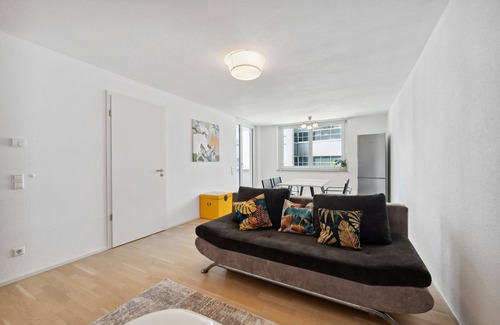 Boeblingen Apartment | EXQUIS 2BR Design Apt. BAUHAUS I Balcony I Parking I Family-friendly I Centre
