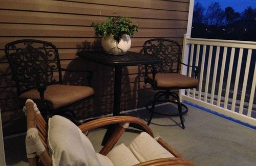 Greenville Condo | Exquisite 2BR Luxury Suite Prime Greenville Location