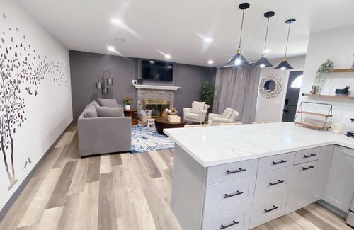 Fullerton House | Exquisite 5BR Staycation Home close to Knott's Berry Farm and Disneyland